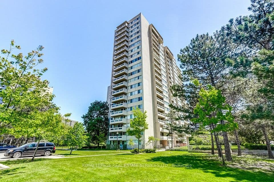 3590 Kaneff Crescent 402, Mississauga, ON L5A 3X3 – photo 2