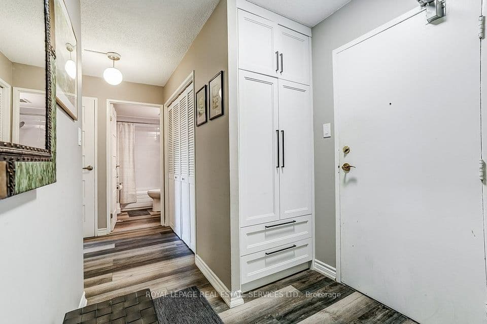 3590 Kaneff Crescent 402, Mississauga, ON L5A 3X3 – photo 3