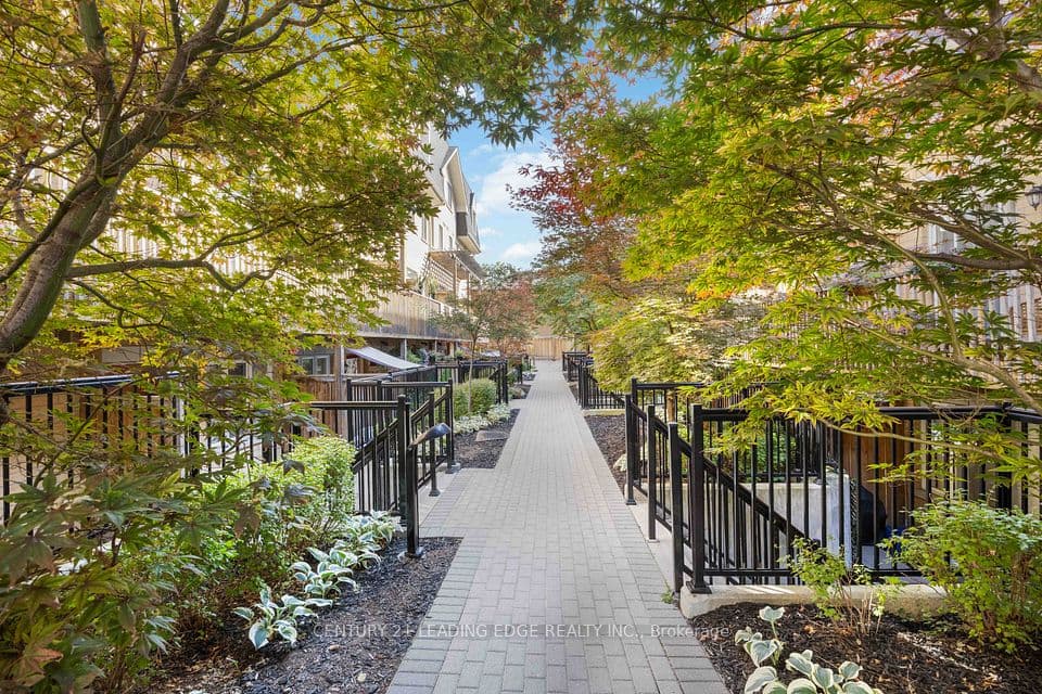 380 Hopewell Avenue 121, Toronto, ON M6E 2S2 – main photo