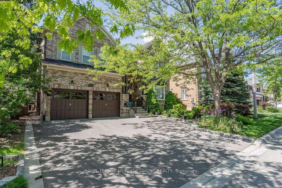 26 Emperor Drive, Brampton, ON L6P 1X5 – main photo