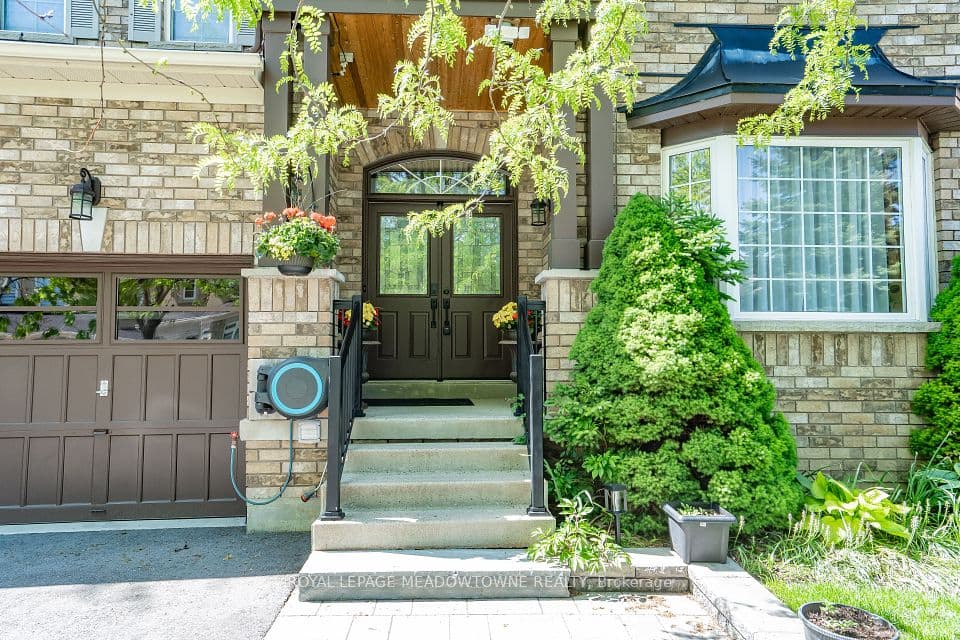 26 Emperor Drive, Brampton, ON L6P 1X5 – photo 2