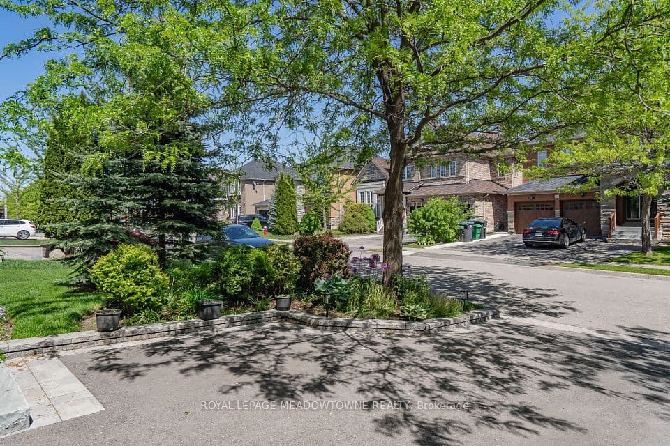 26 Emperor Drive, Brampton, ON L6P 1X5 – photo 3