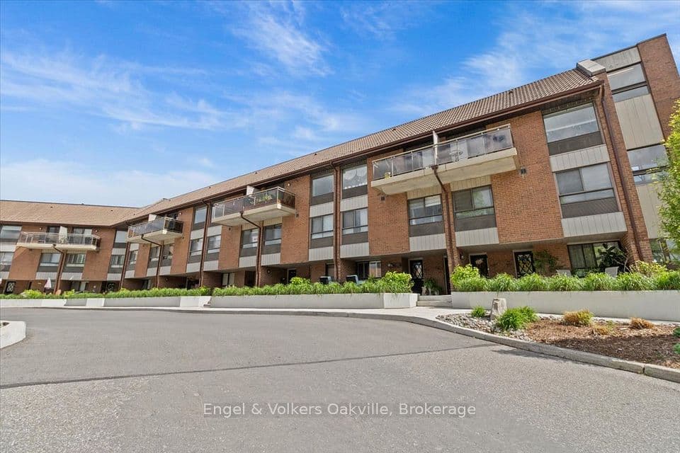 1000 Cedarglen Gate 625, Mississauga, ON L5C 3Z5 – photo 2