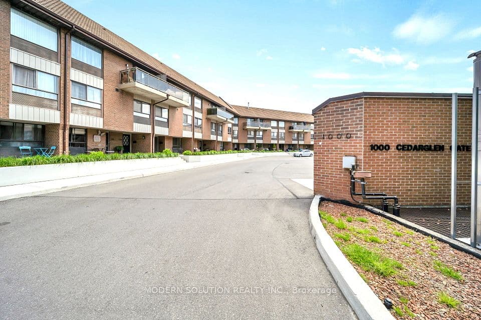 1000 Cedarglen Gate N 201, Mississauga, ON L5C 3Z5 – photo 3
