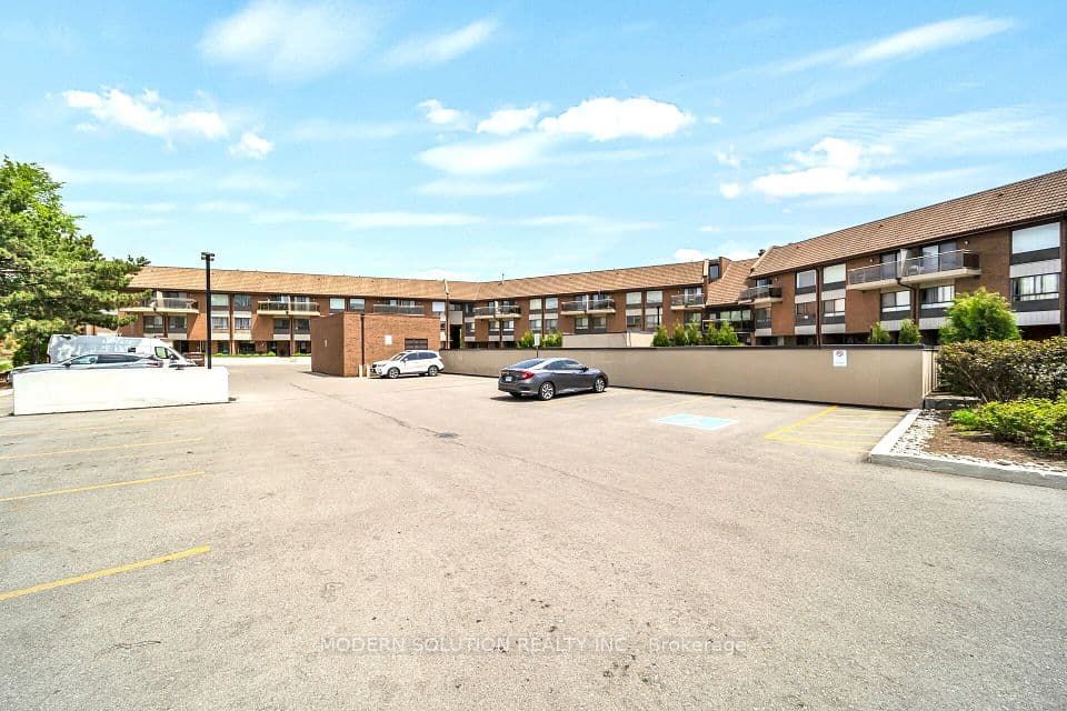 1000 Cedarglen Gate N 201, Mississauga, ON L5C 3Z5 – photo 2