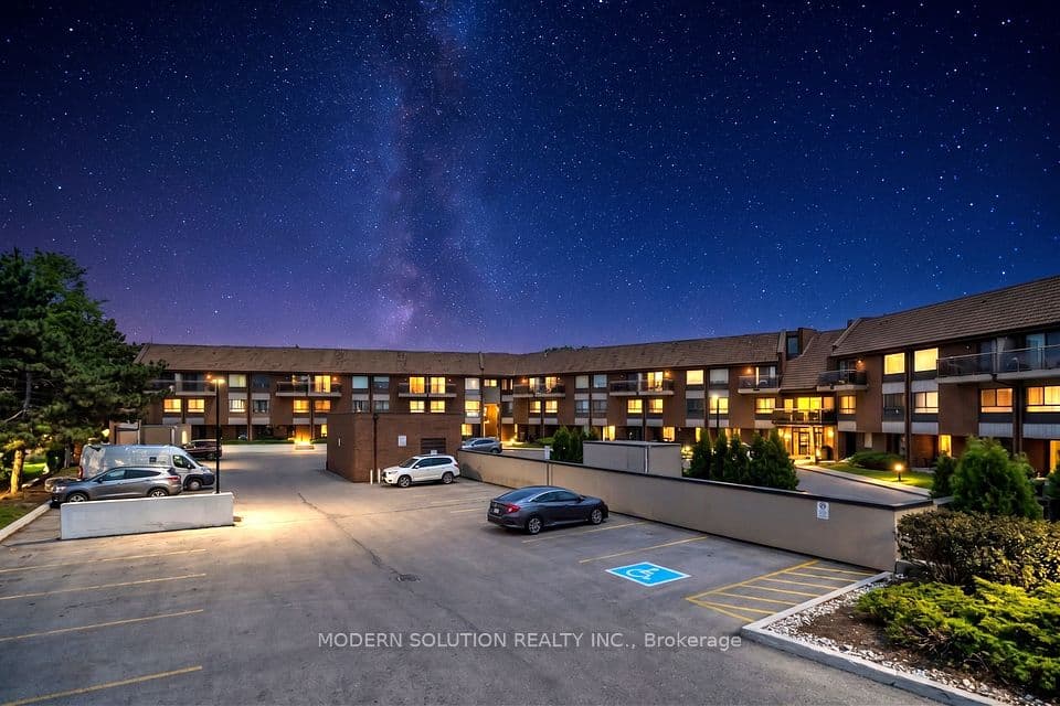 1000 Cedarglen Gate N 201, Mississauga, ON L5C 3Z5 – main photo