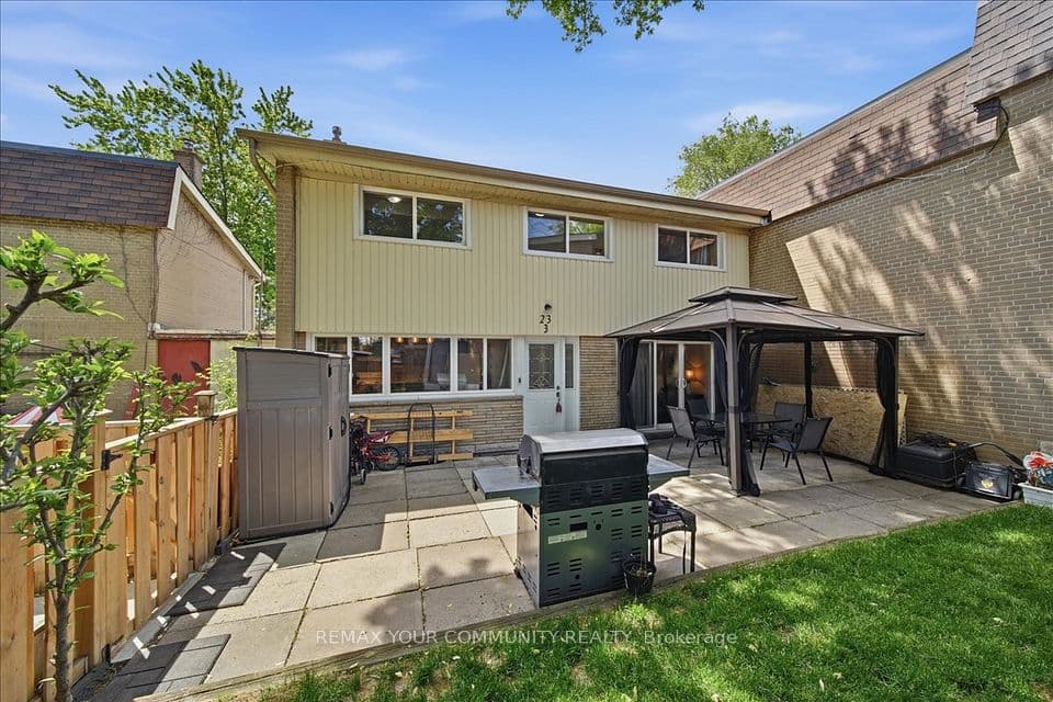 23 Brookwell Drive 3, Toronto, ON M3M 2X9 – main photo