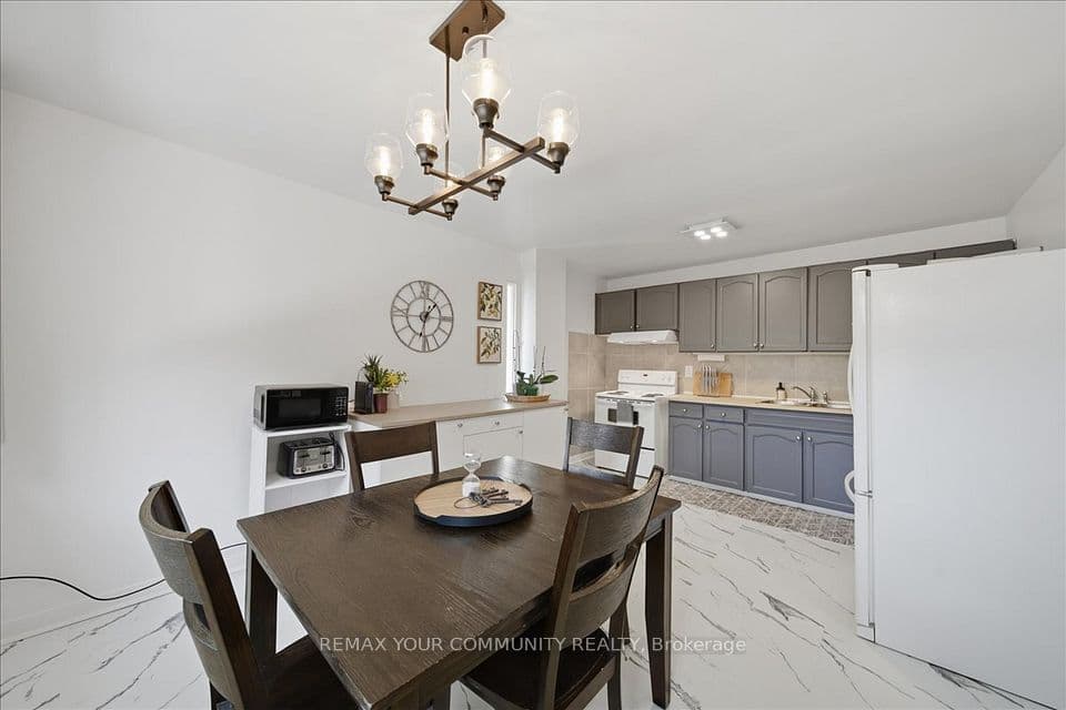 23 Brookwell Drive 3, Toronto, ON M3M 2X9 – photo 2
