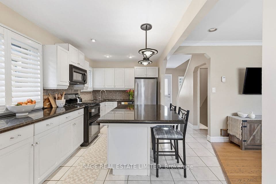 11 Chelsea Drive, Toronto, ON M8W 4R5 – photo 3