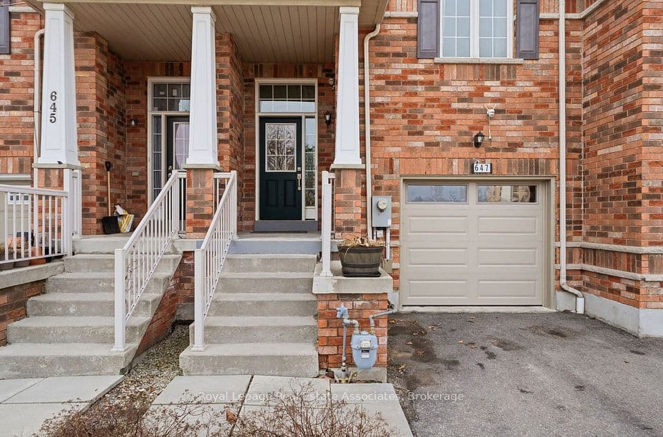 647 Courtney Valley Road, Mississauga, ON L5V 0C4 – photo 2
