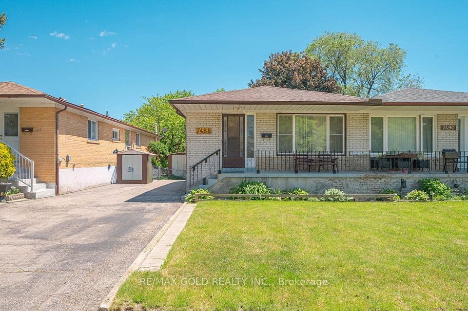 7488 Discus Crescent, Mississauga, ON L4T 2V3 – photo 2