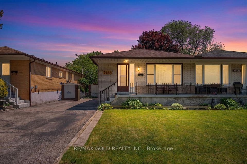 7488 Discus Crescent, Mississauga, ON L4T 2V3 – main photo