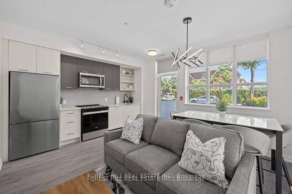 2300 St Clair Avenue W 101, Toronto, ON M6N 0B3 – main photo