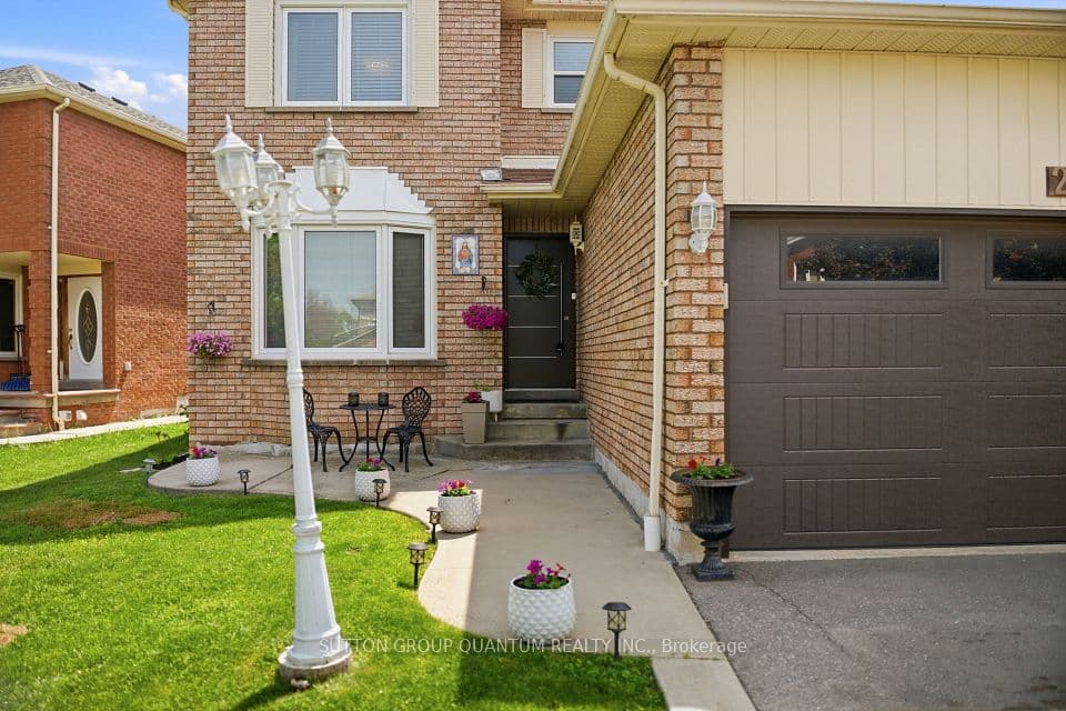 276 Lech Walesa Drive, Mississauga, ON L5B 3W6 – photo 3