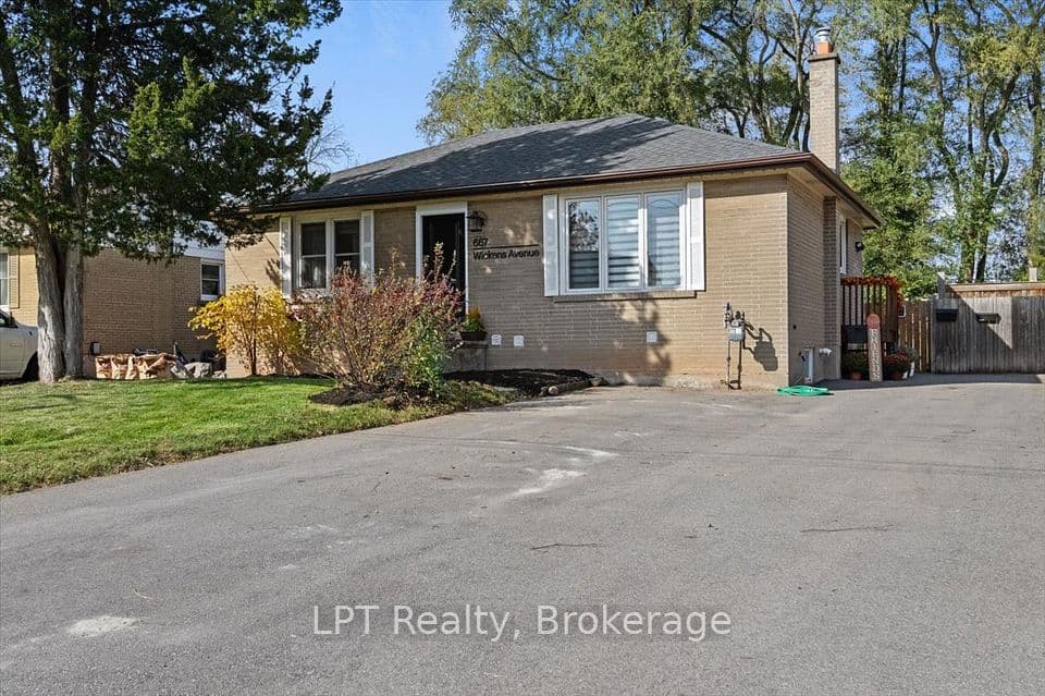 667 Wickens Avenue, Burlington, ON L7T 3T1 – main photo