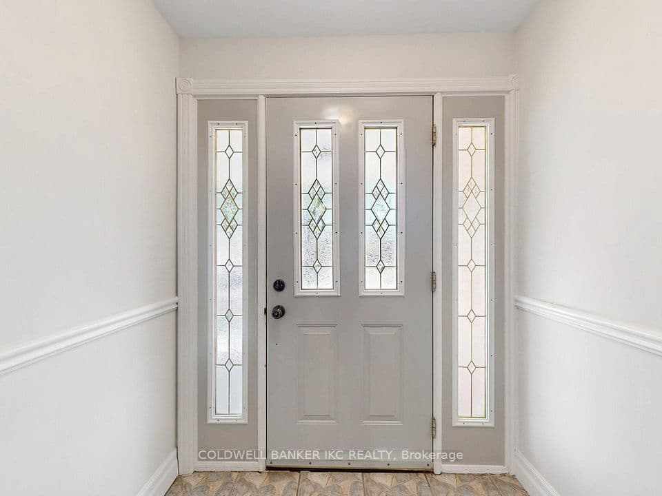 2220 Springfield Court, Mississauga, ON L5K 1V2 – photo 3