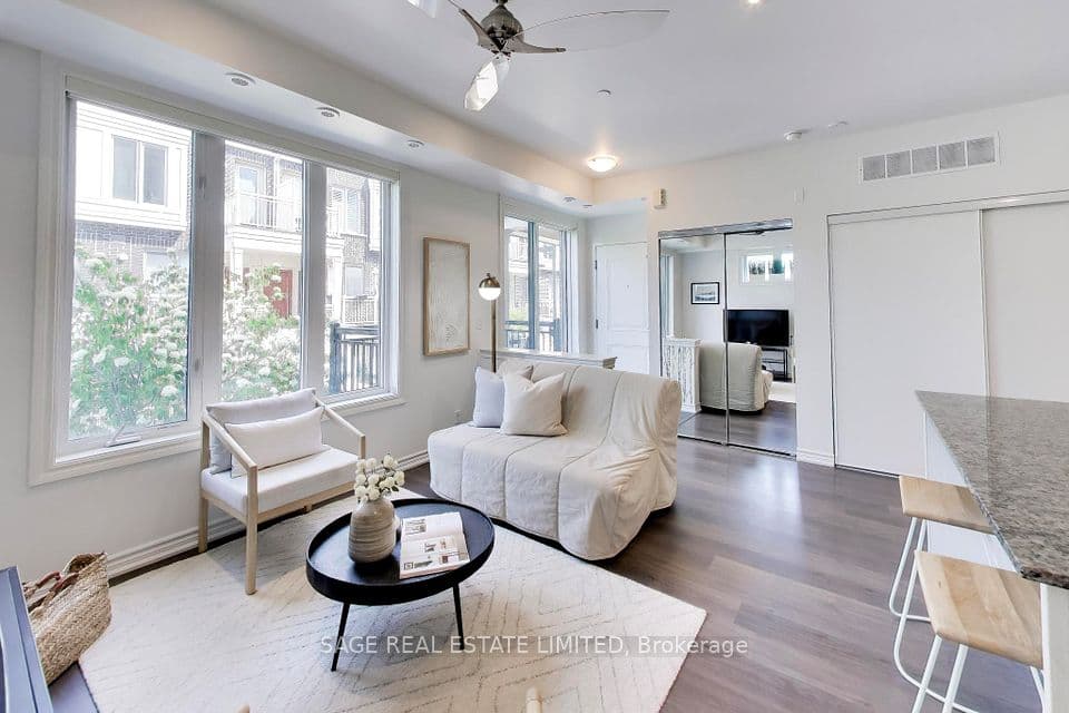 130 Long Branch Avenue 2, Toronto, ON M8W 0B2 – photo 2