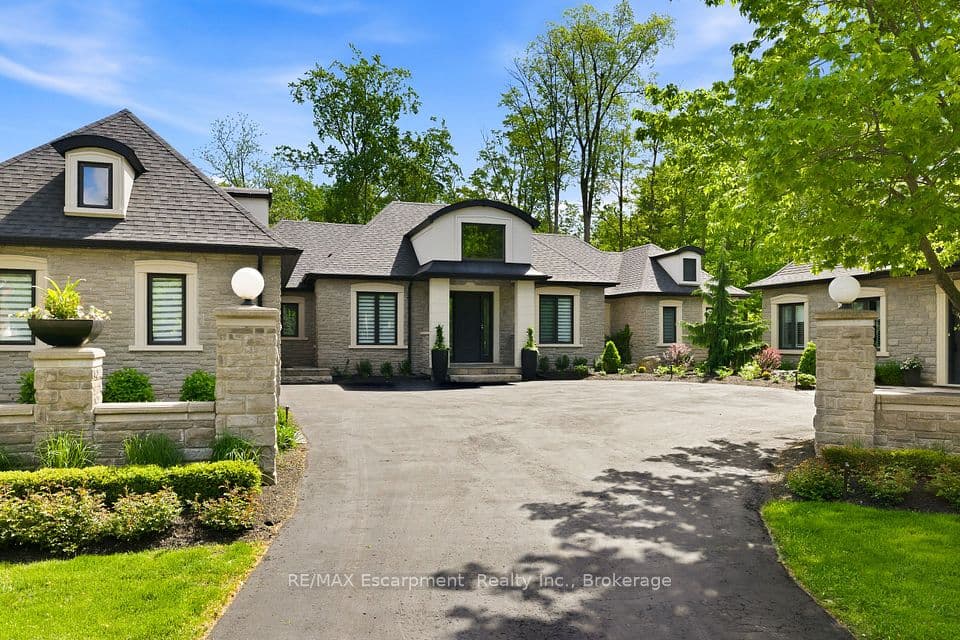 3205 Highpoint Court, Burlington, ON L7P 0P9 – photo 2