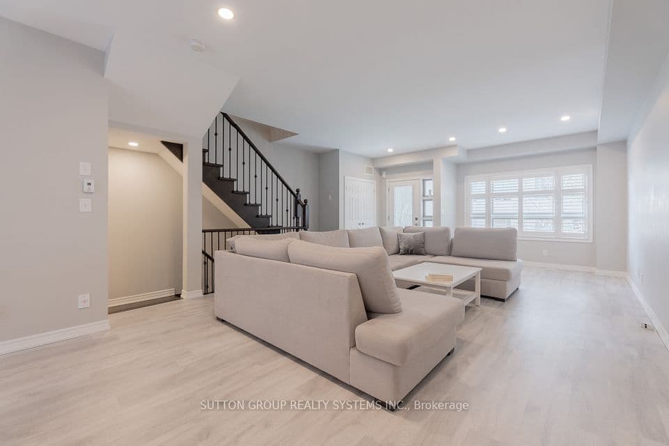 2460 Prince Michael Drive 55, Oakville, ON L6H 0G8 – photo 3