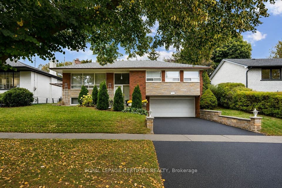 1639 Sunnycove Drive, Mississauga, ON L4X 1B6 – photo 2