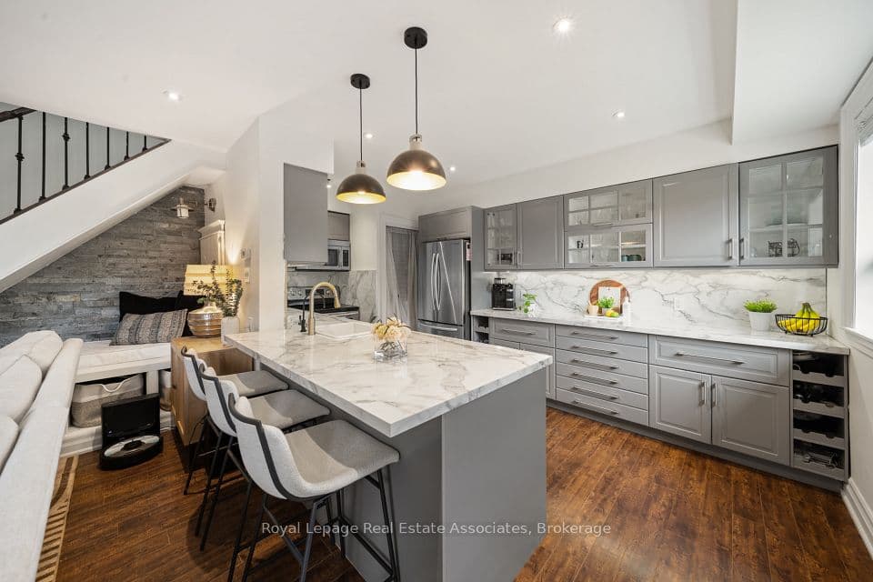 469 Claridge Road 4, Burlington, ON L7N 2S1 – main photo
