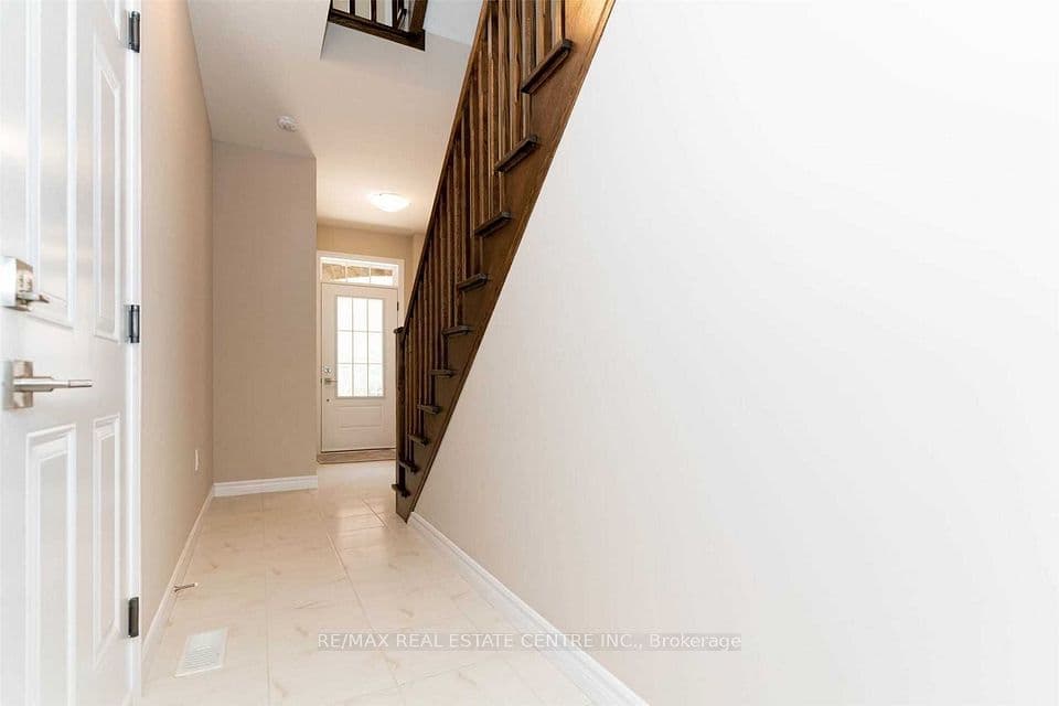 445 Ontario Street 17, Milton, ON L9T 9K2 – photo 2