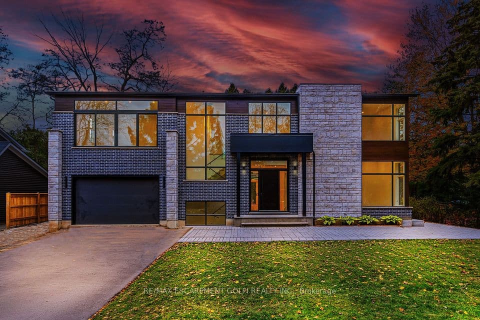 135 Secord Lane, Burlington, ON L7L 2H6 – main photo