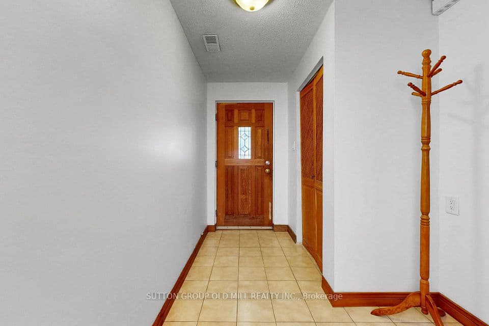 96 Darras Court, Brampton, ON L6T 1W7 – photo 2