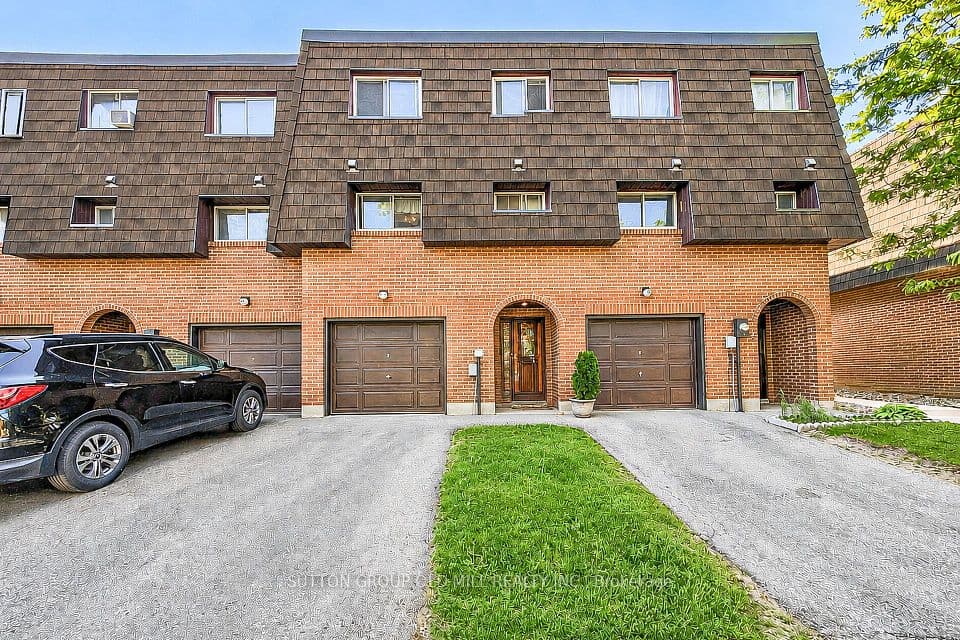 96 Darras Court, Brampton, ON L6T 1W7 – main photo