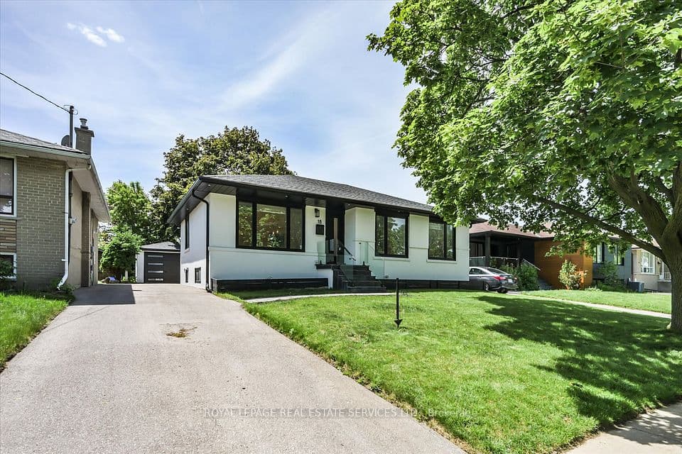 18 Celestine Drive, Toronto, ON M9R 3N1 – photo 2