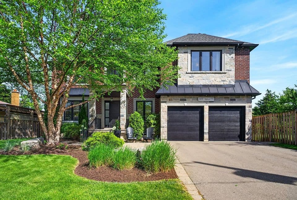 2470 Applewood Drive, Oakville, ON L6L 1V9 – main photo
