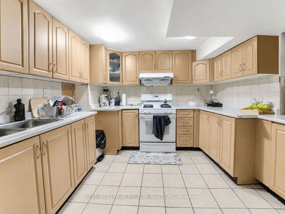 7652 Roselle Crescent, Mississauga, ON L4T 3N2 – photo 3
