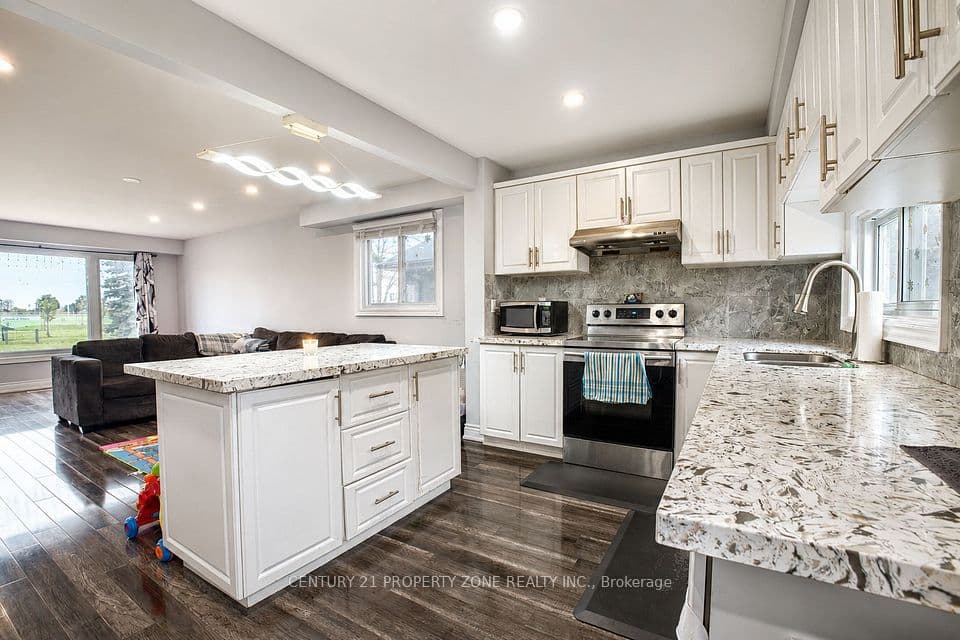 7652 Roselle Crescent, Mississauga, ON L4T 3N2 – photo 2