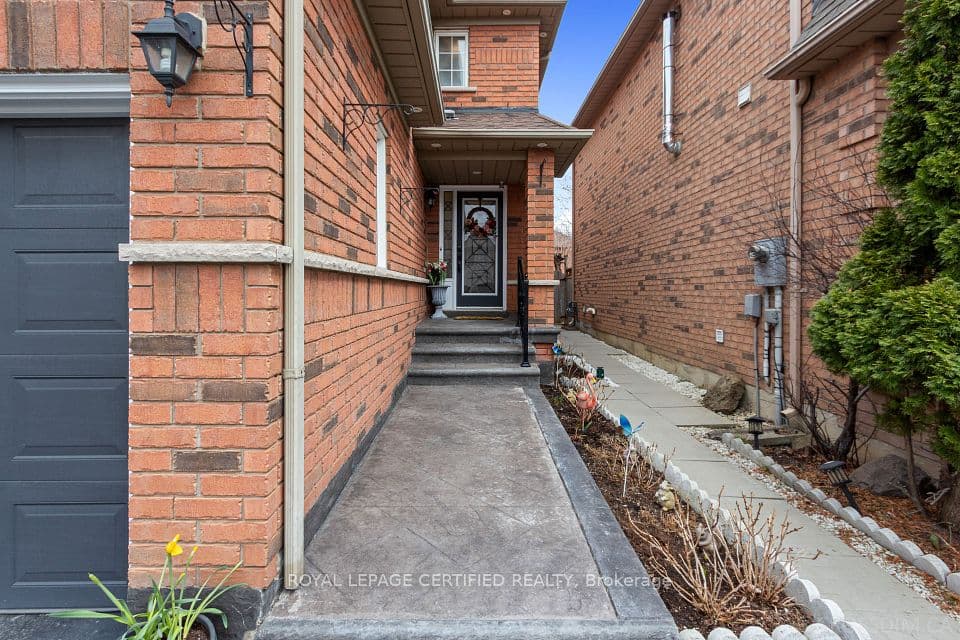 3814 Ridgepoint Way, Mississauga, ON L5N 7T7 – photo 2