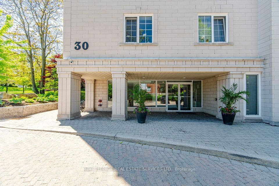 30 Anglesey Boulevard PH403, Toronto, ON M9A 3B5 – photo 3