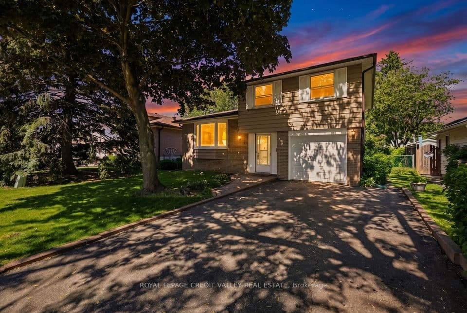 32 Farmington Drive, Brampton, ON L6W 2V2 – main photo