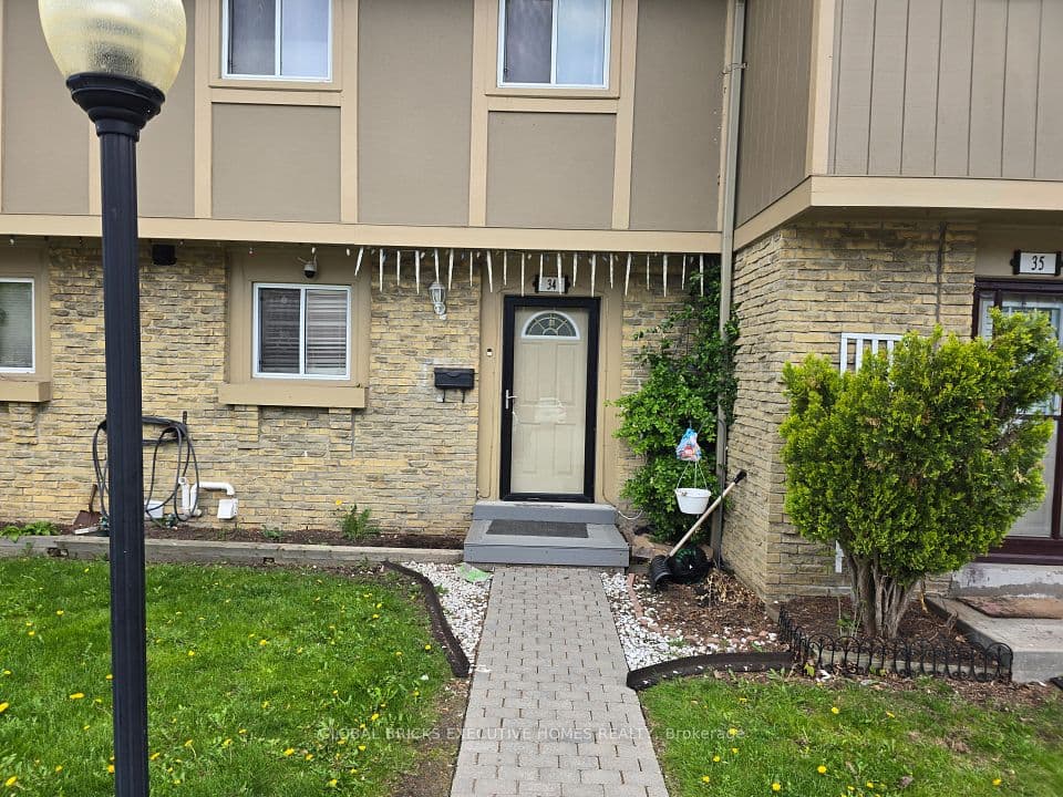 57 Hansen Road N 34, Brampton, ON L6V 3C6 – main photo