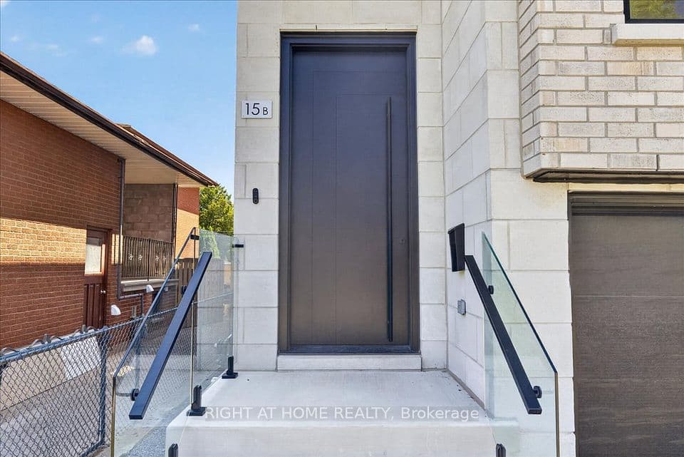 15B ROSEMEADE Avenue, Toronto, ON M8Y 3A2 – photo 2