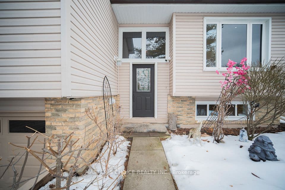 3294 Rhonda Valley Drive, Mississauga, ON L5A 3E9 – photo 3