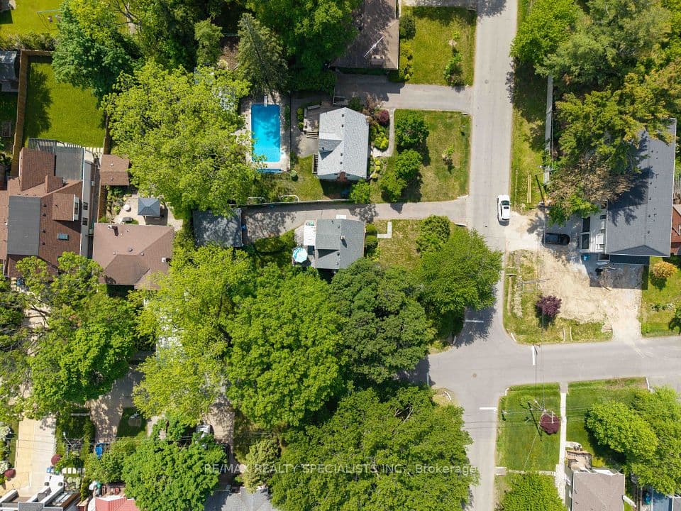 1481 Garnet Avenue, Mississauga, ON L5G 4C5 – photo 2
