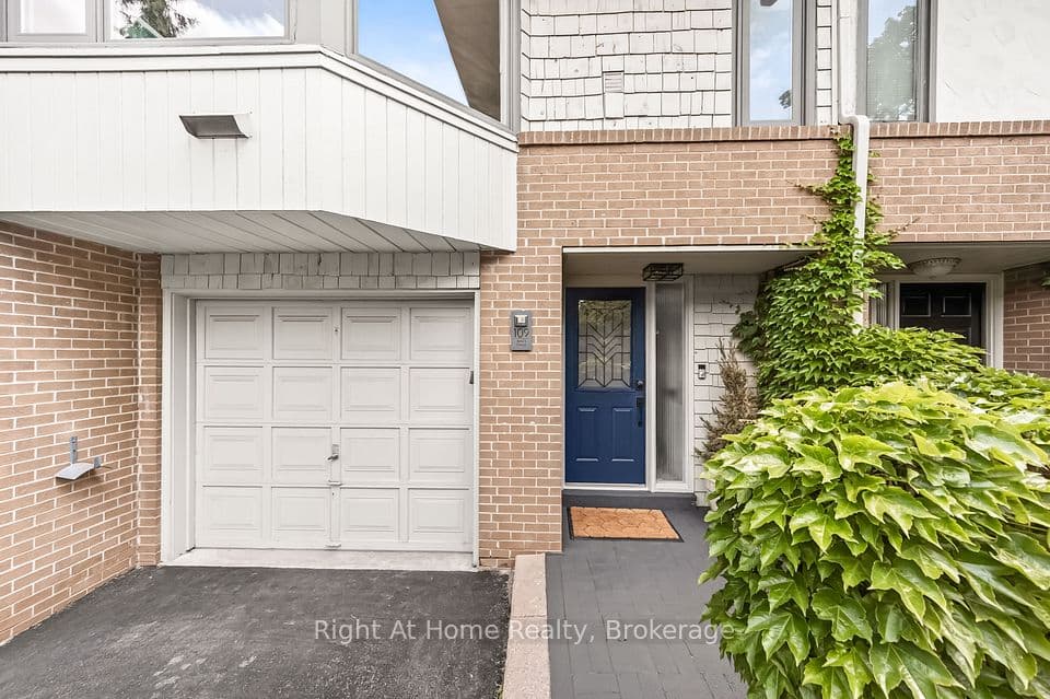 109 Brant Street, Oakville, ON L6K 2Z7 – photo 3