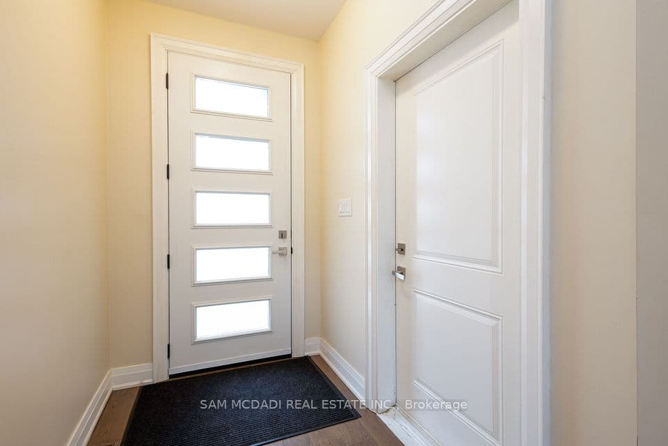 35A Broadview Avenue, Mississauga, ON L5H 2S8 – photo 3