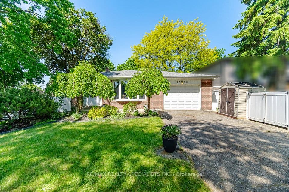 3673 Fieldgate Drive, Mississauga, ON L4X 2J8 – photo 2