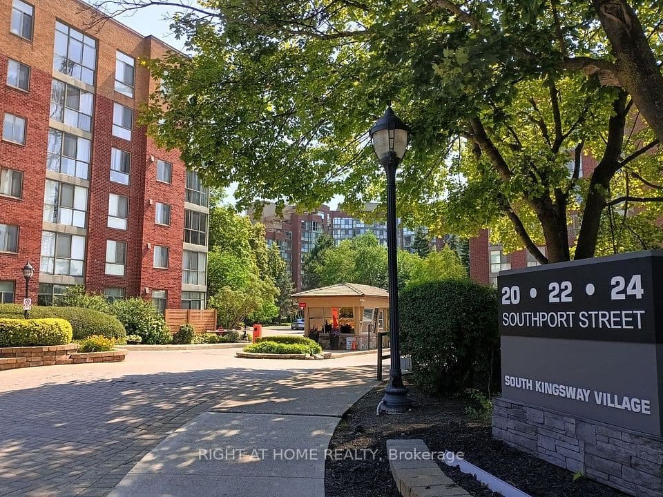 20 Southport Street 208, Toronto, ON M6S 4Y8 – main photo