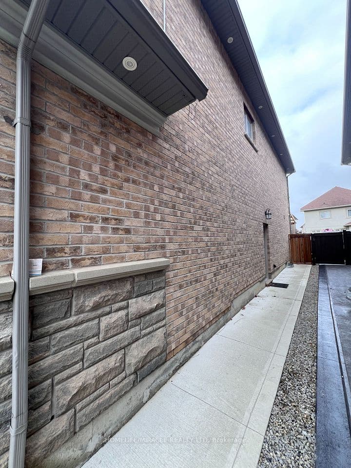 8 Arda Crescent, Brampton, ON L6P 4G2 – photo 2