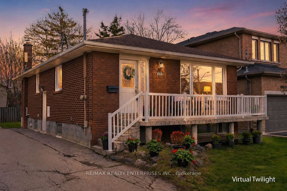 995 Garrard Avenue, Mississauga, ON L5E 1L4 – photo 2