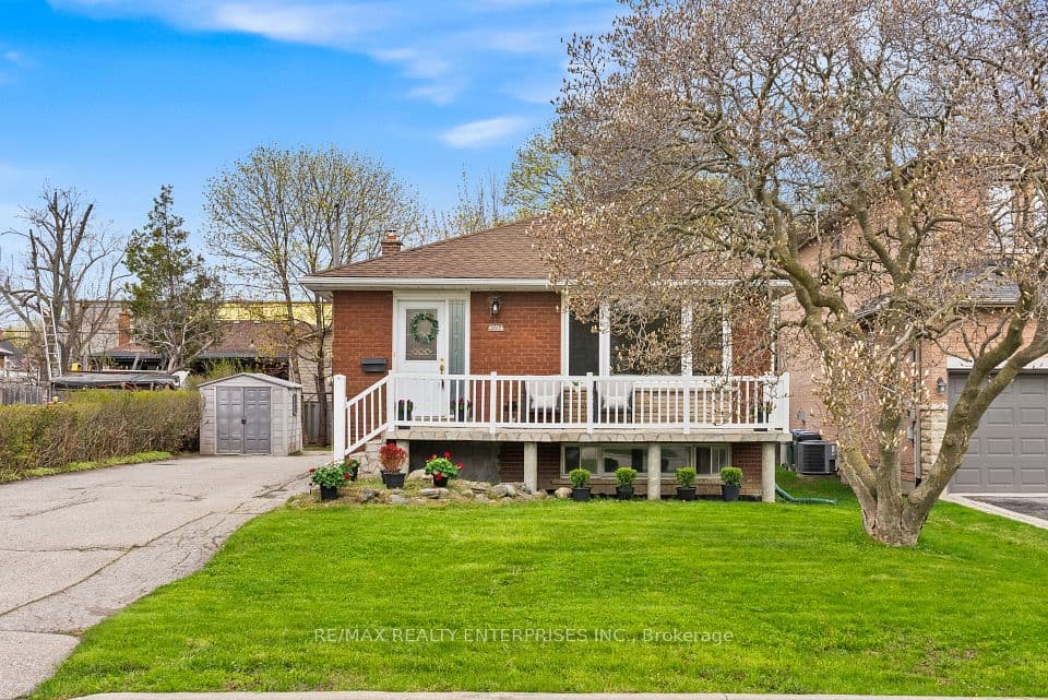 995 Garrard Avenue, Mississauga, ON L5E 1L4 – main photo