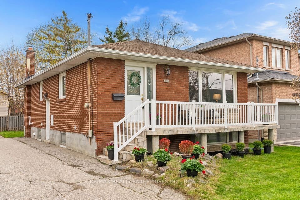 995 Garrard Avenue, Mississauga, ON L5E 1L4 – photo 3