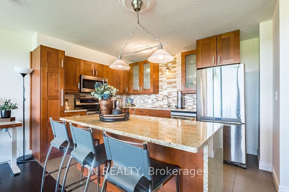 188 Mill Street S 409, Brampton, ON L6Y 1T8 – main photo