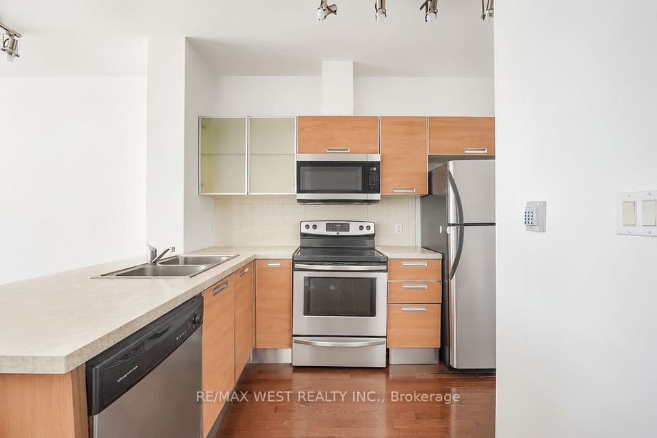 3391 Bloor Street W 609, Toronto, ON M8X 1G3 – photo 3